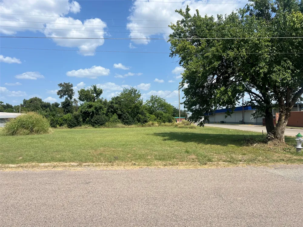 1706 Main Street Bonham, TX 75418