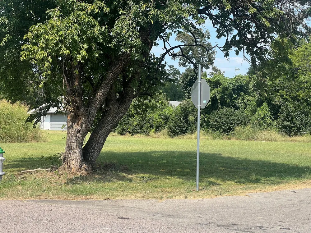 1706 Main Street Bonham, TX 75418