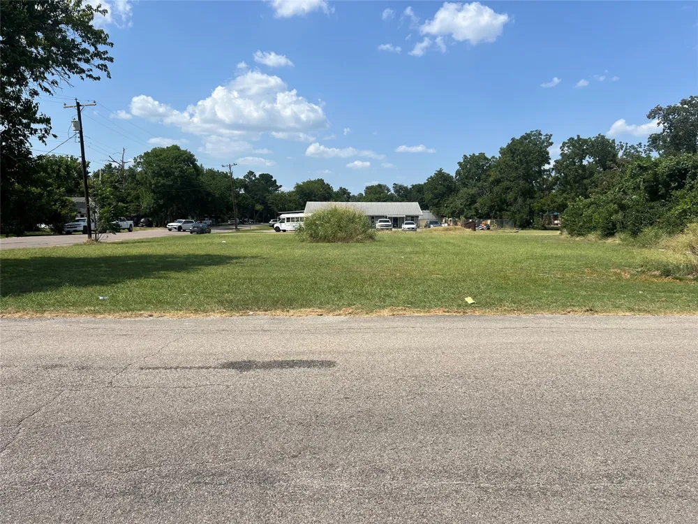 1706 Main Street Bonham, TX 75418
