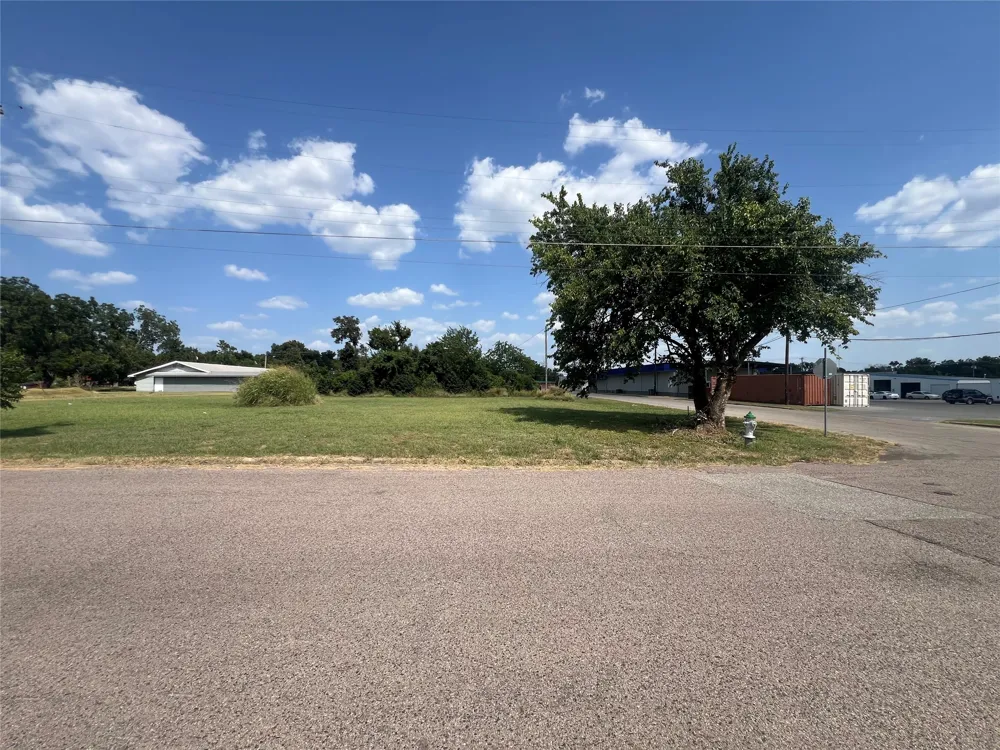 1706 Main Street Bonham, TX 75418