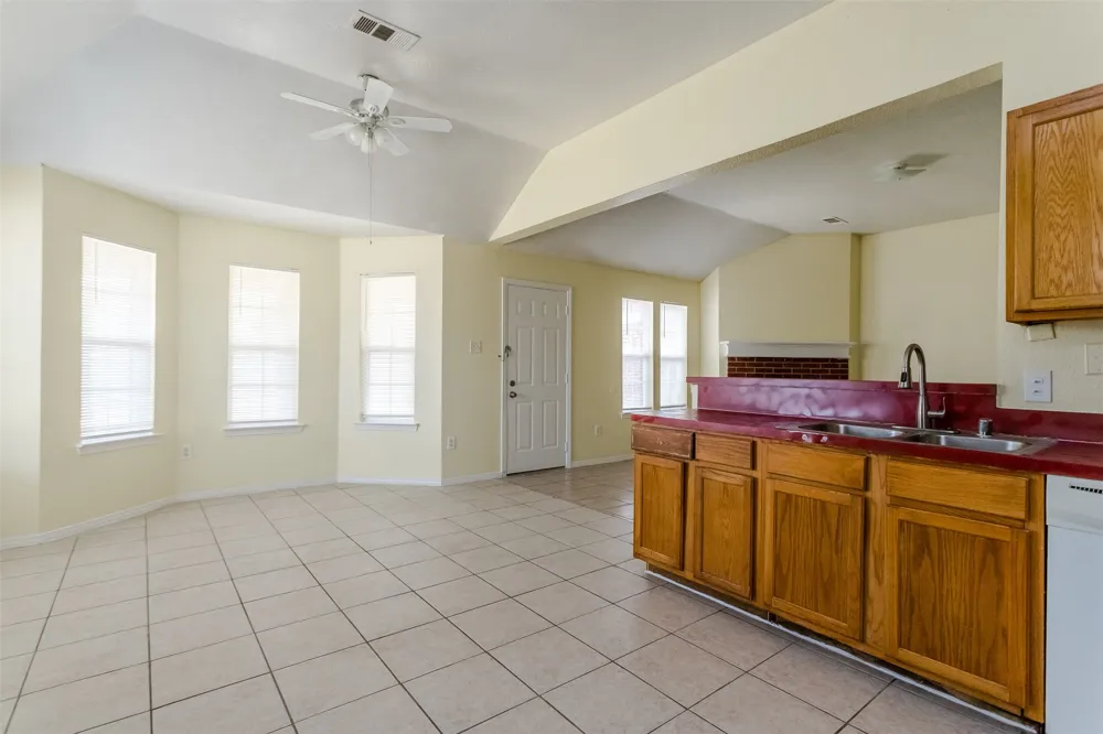 1015 Balkan Drive Lancaster, TX 75134