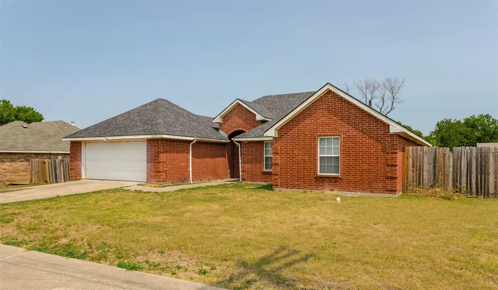 1015 Balkan Drive Lancaster, TX 75134