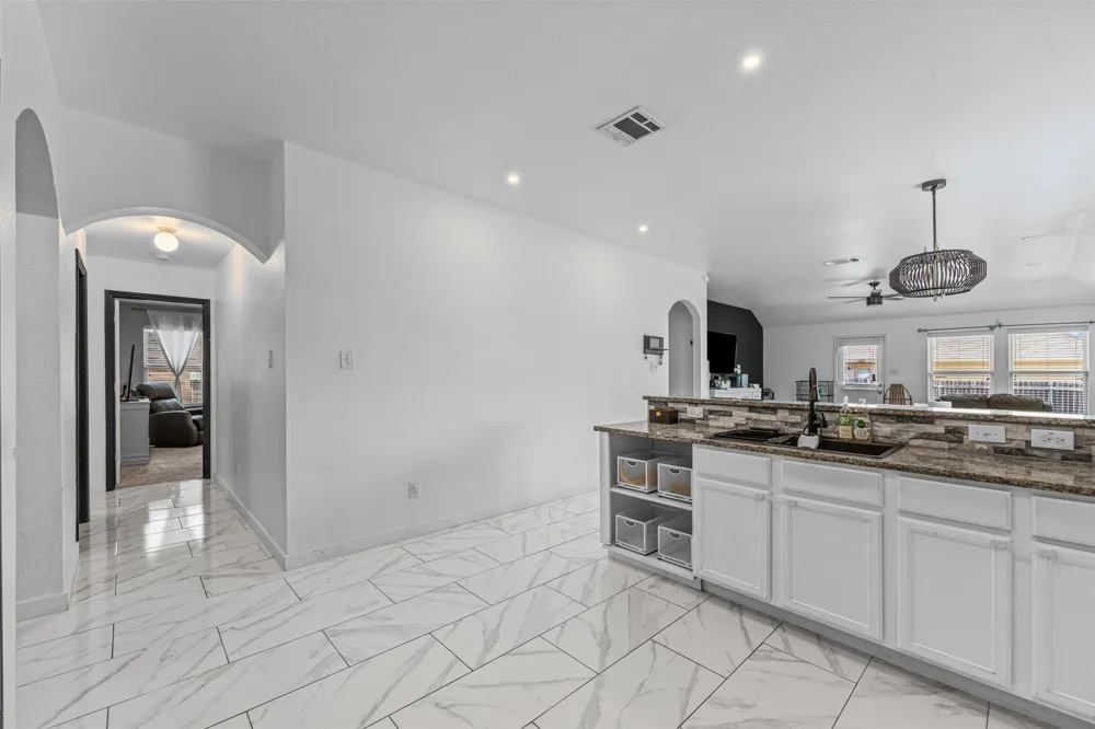 1612 Ambercrest Drive Lancaster, TX 75146