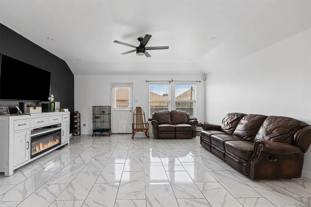 1612 Ambercrest Drive Lancaster, TX 75146