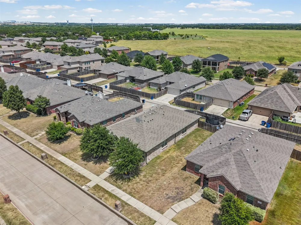 1612 Ambercrest Drive Lancaster, TX 75146