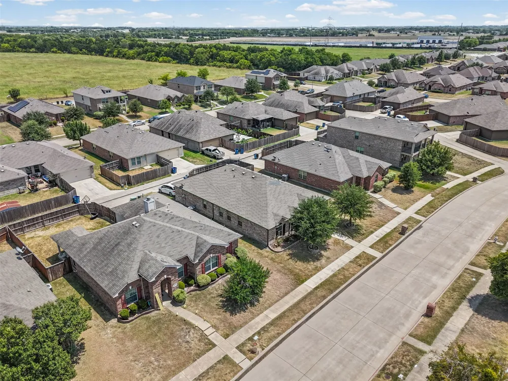 1612 Ambercrest Drive Lancaster, TX 75146