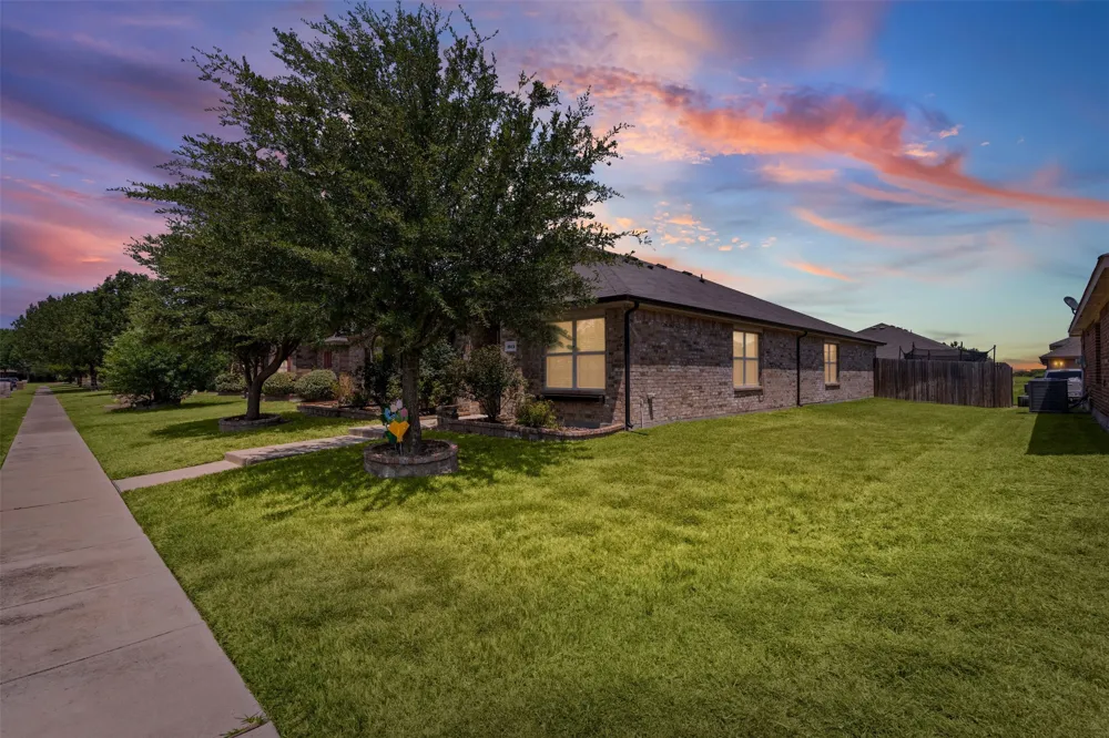 1612 Ambercrest Drive Lancaster, TX 75146