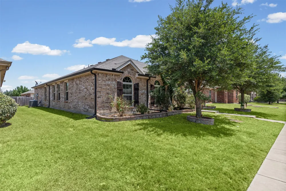 1612 Ambercrest Drive Lancaster, TX 75146