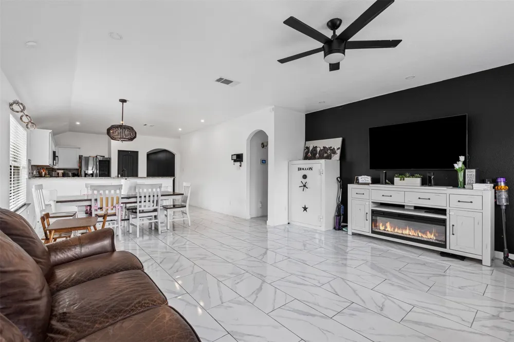 1612 Ambercrest Drive Lancaster, TX 75146
