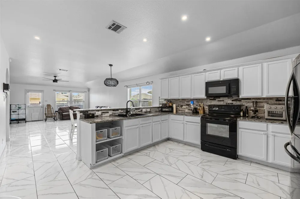 1612 Ambercrest Drive Lancaster, TX 75146