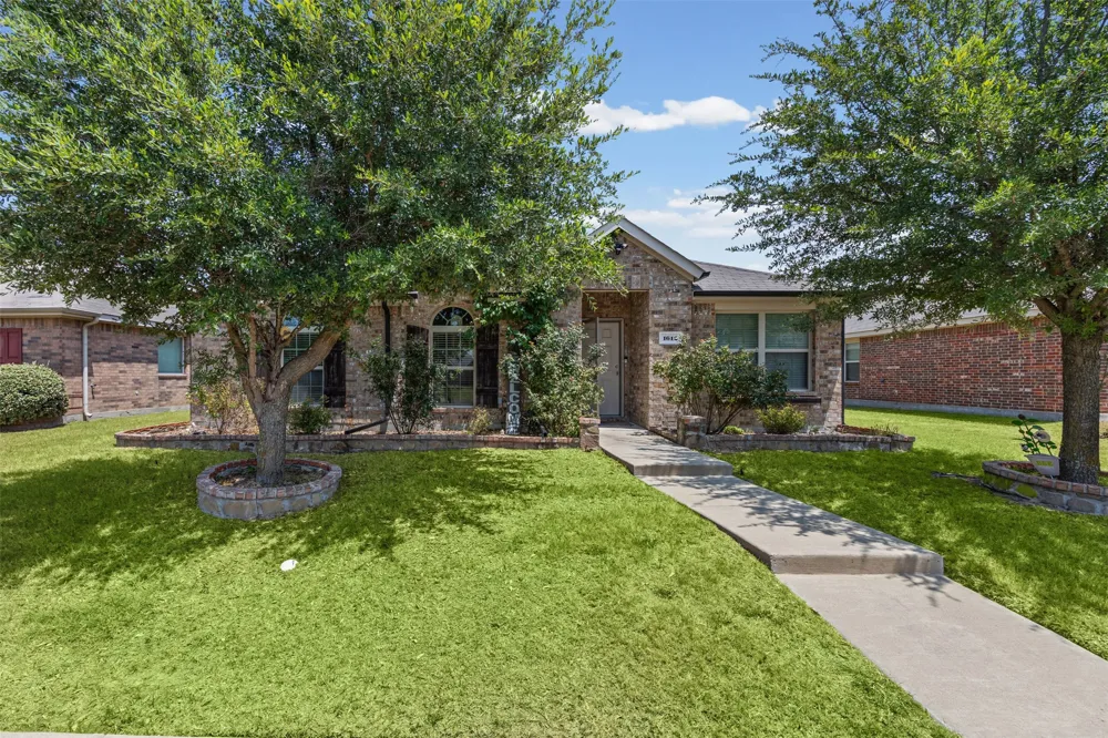 1612 Ambercrest Drive Lancaster, TX 75146