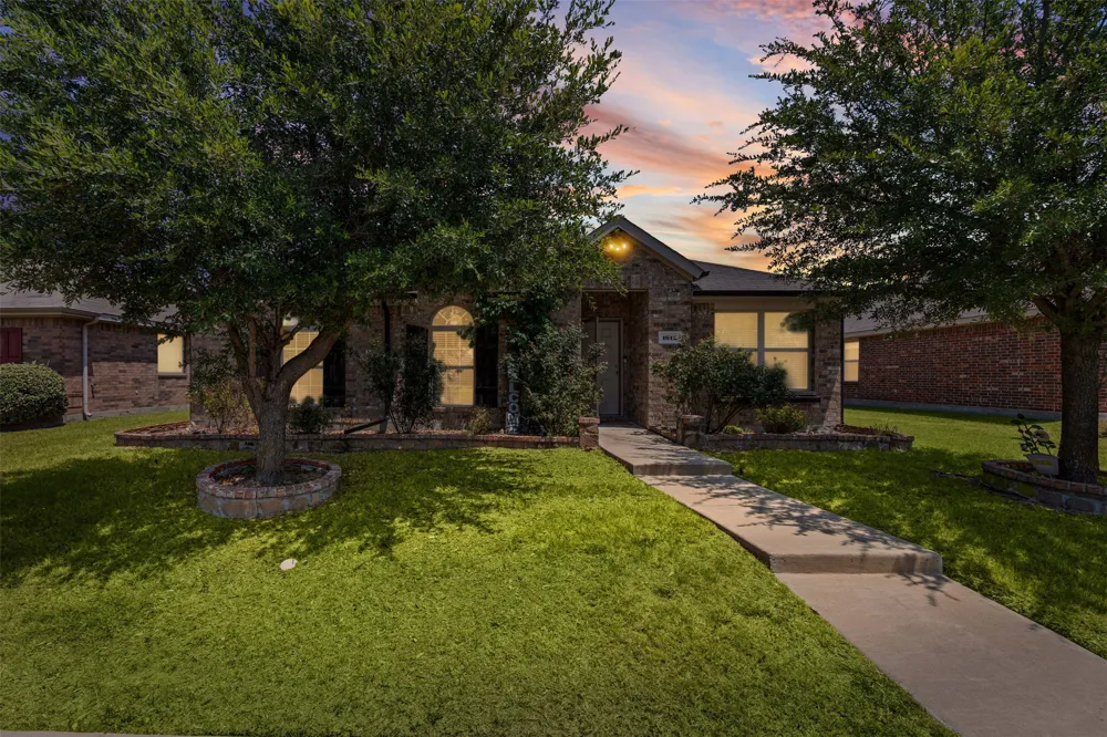 1612 Ambercrest Drive Lancaster, TX 75146