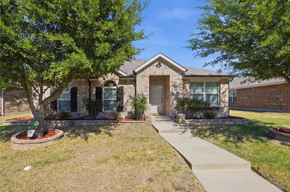 1612 Ambercrest Drive Lancaster, TX 75146