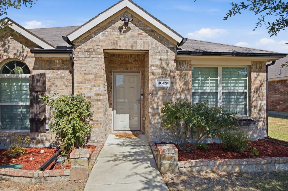 1612 Ambercrest Drive Lancaster, TX 75146