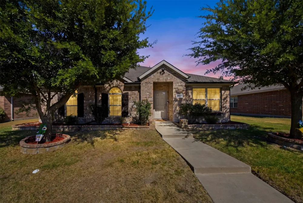 1612 Ambercrest Drive Lancaster, TX 75146