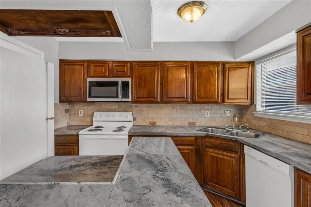 1908 Cloisters Drive #511 Arlington, TX 76011