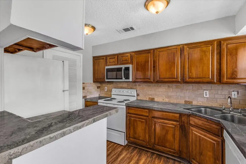 1908 Cloisters Drive #511 Arlington, TX 76011