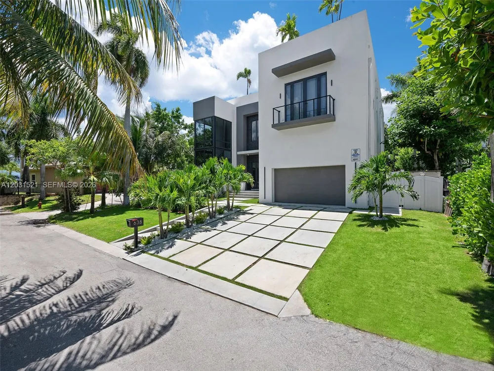 638 Lakeside Harbor Boynton Beach, FL 33435