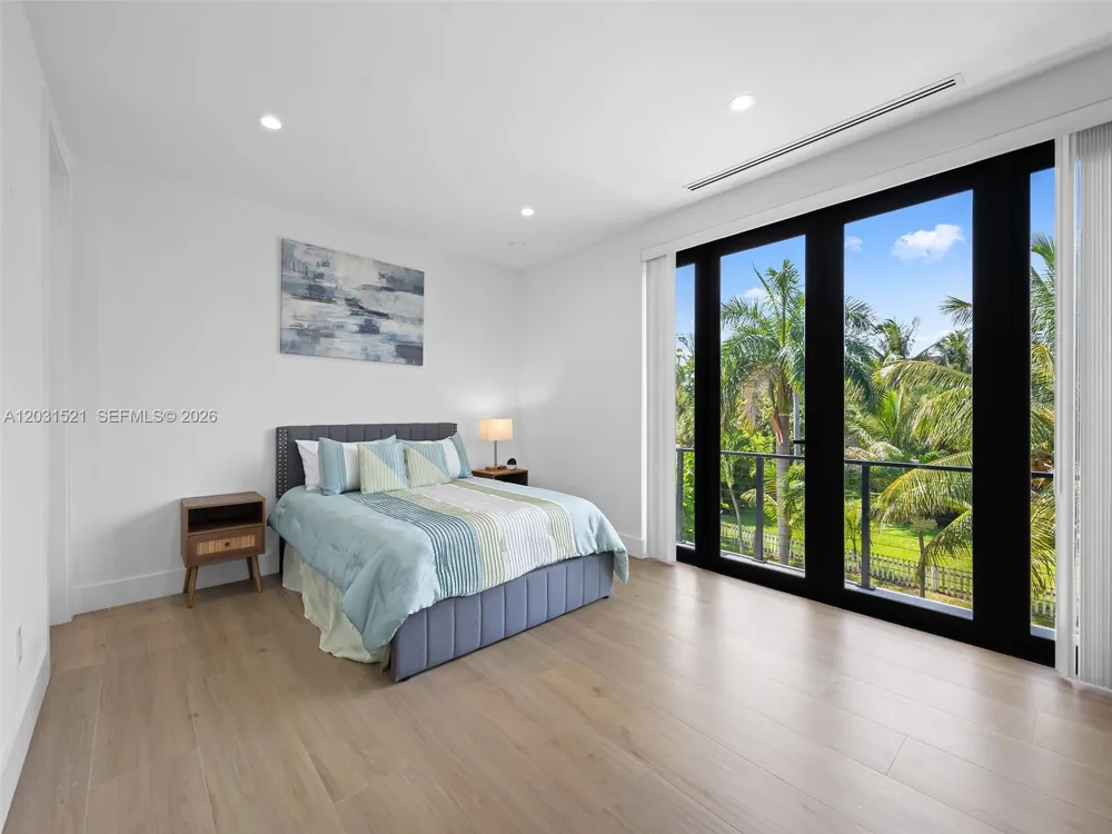 638 Lakeside Harbor Boynton Beach, FL 33435