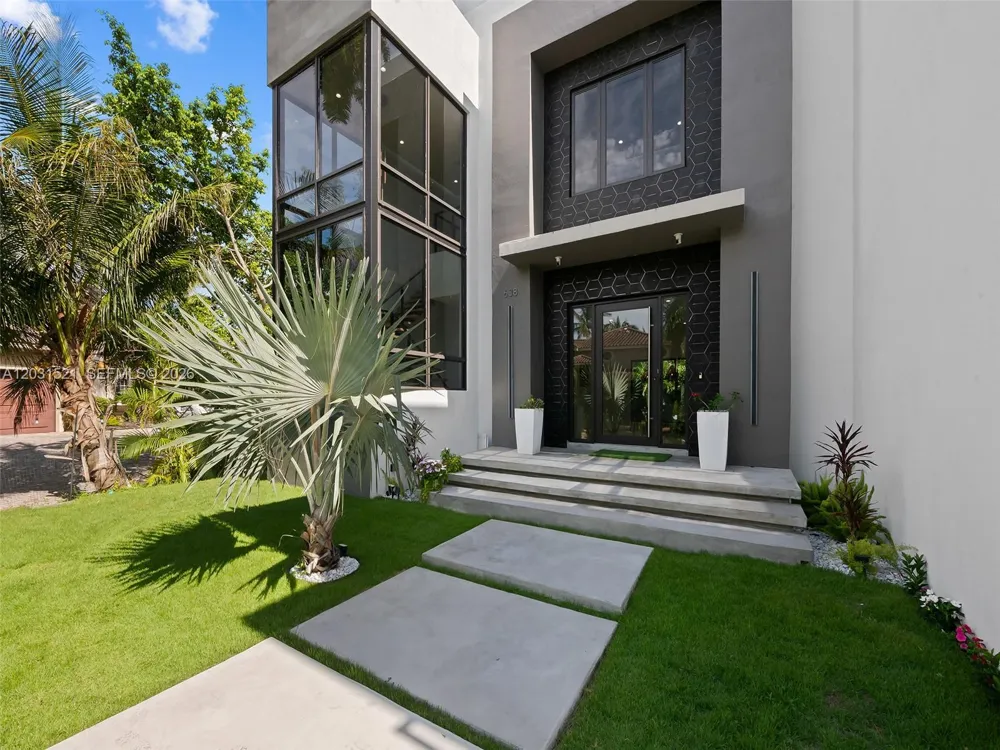 638 Lakeside Harbor Boynton Beach, FL 33435