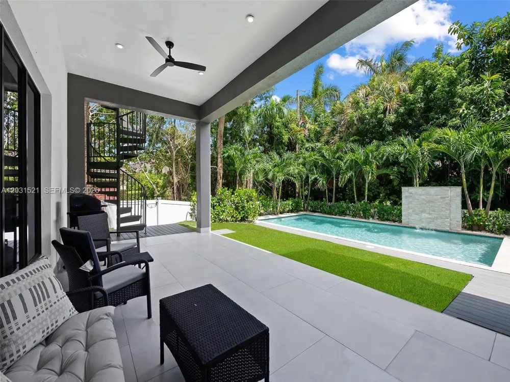 638 Lakeside Harbor Boynton Beach, FL 33435