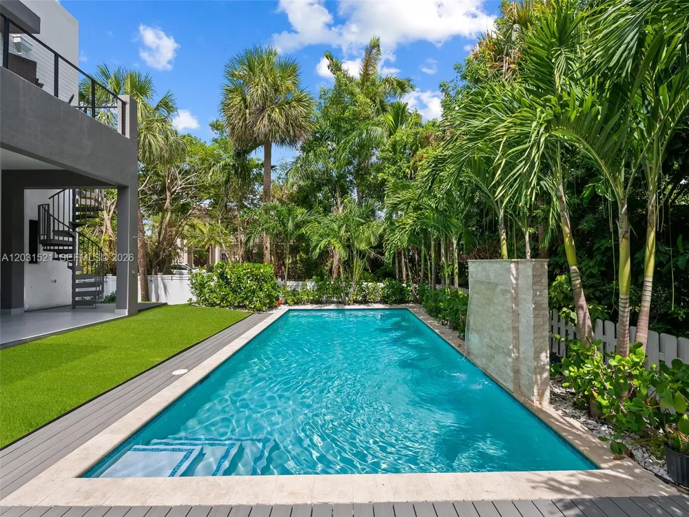 638 Lakeside Harbor Boynton Beach, FL 33435