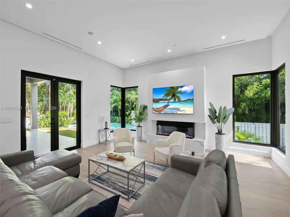 638 Lakeside Harbor Boynton Beach, FL 33435