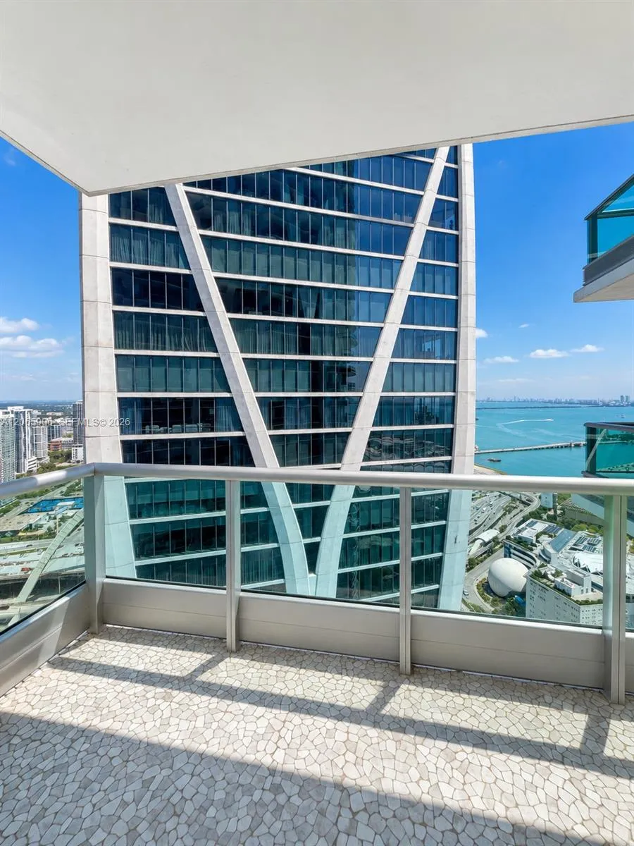 900 Biscayne Blvd #4410 Miami, FL 33132
