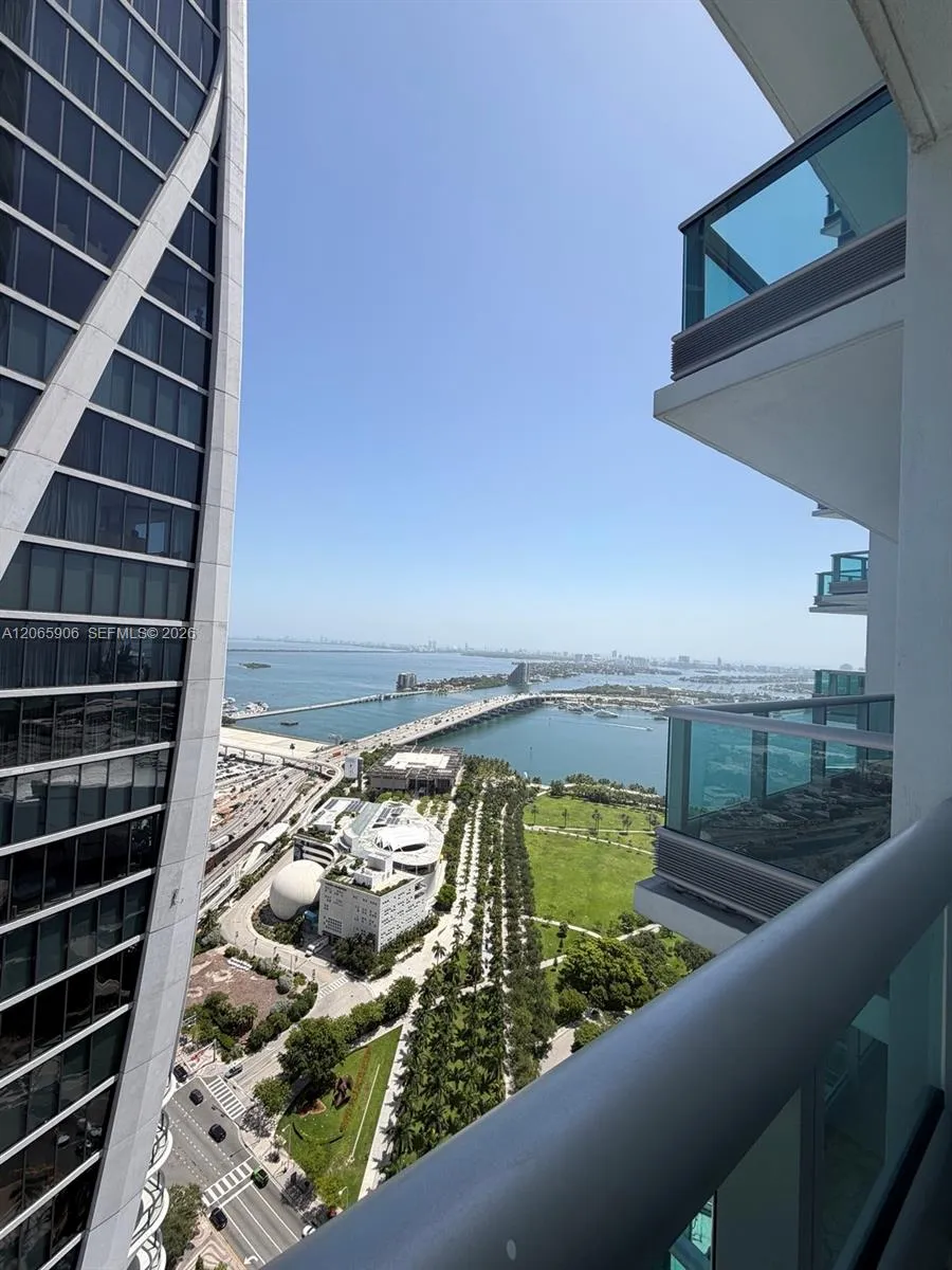 900 Biscayne Blvd #4410 Miami, FL 33132
