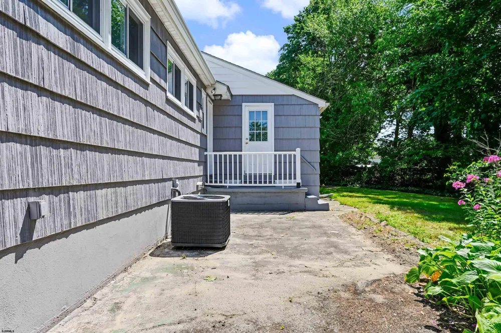29 Summit Ave Absecon, NJ 08201