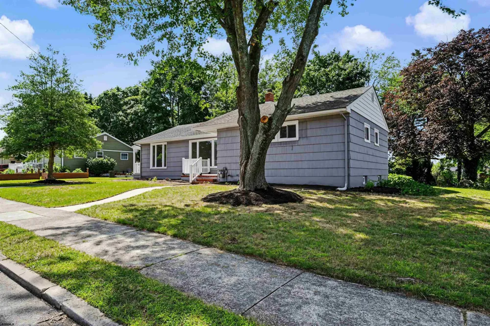 29 Summit Ave Absecon, NJ 08201