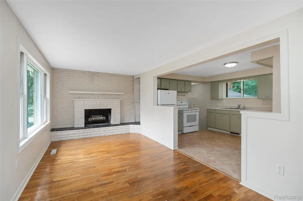 548 Oakland Street Orion Charter Township, MI 48362
