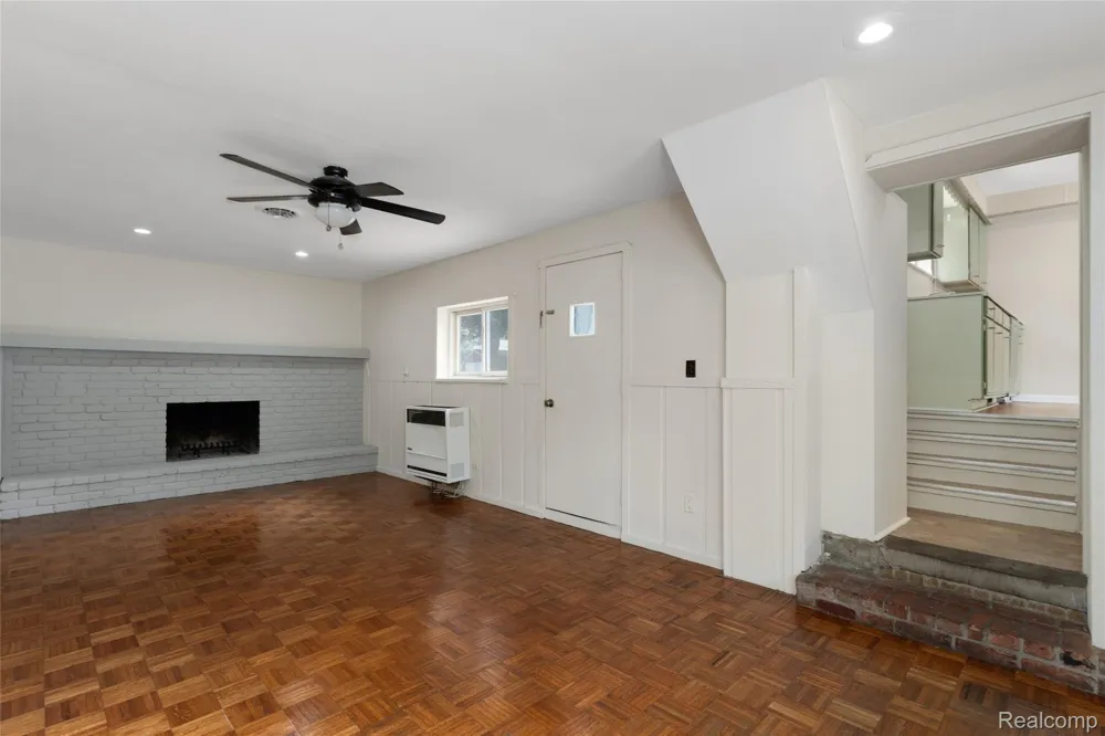 548 Oakland Street Orion Charter Township, MI 48362