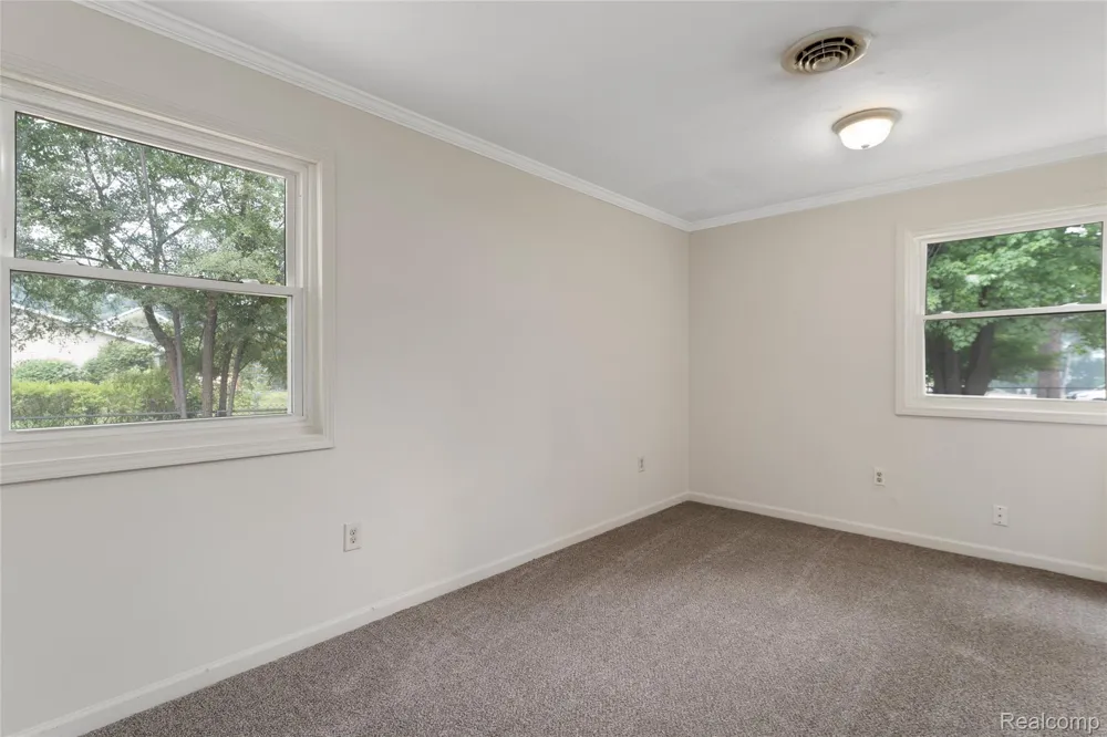548 Oakland Street Orion Charter Township, MI 48362