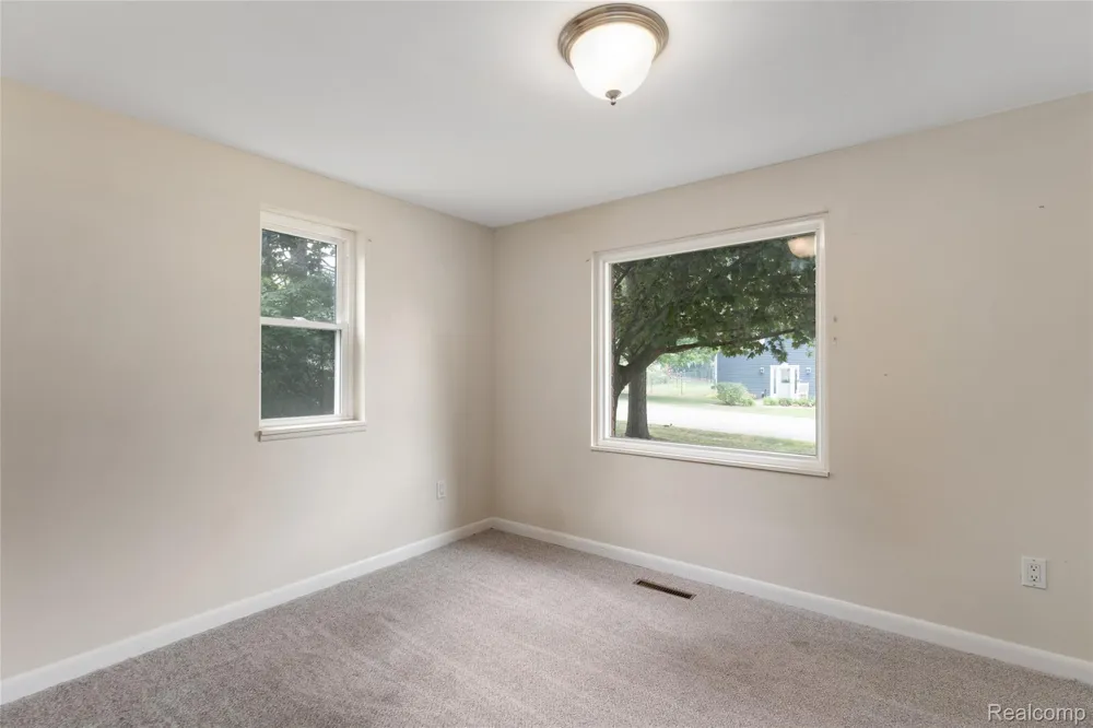 548 Oakland Street Orion Charter Township, MI 48362