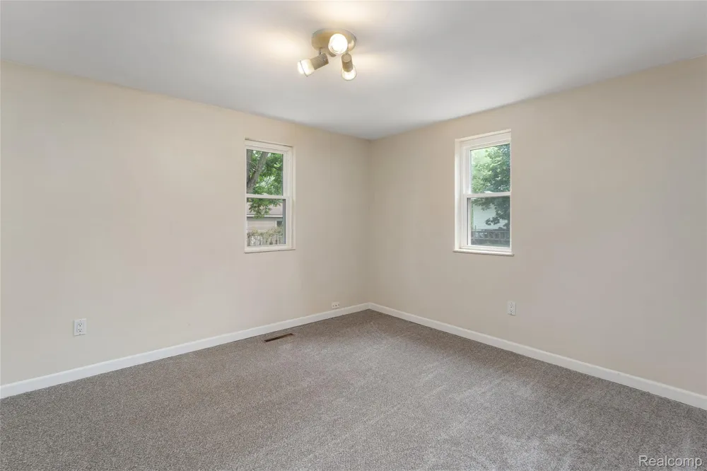 548 Oakland Street Orion Charter Township, MI 48362