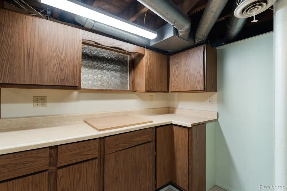 548 Oakland Street Orion Charter Township, MI 48362
