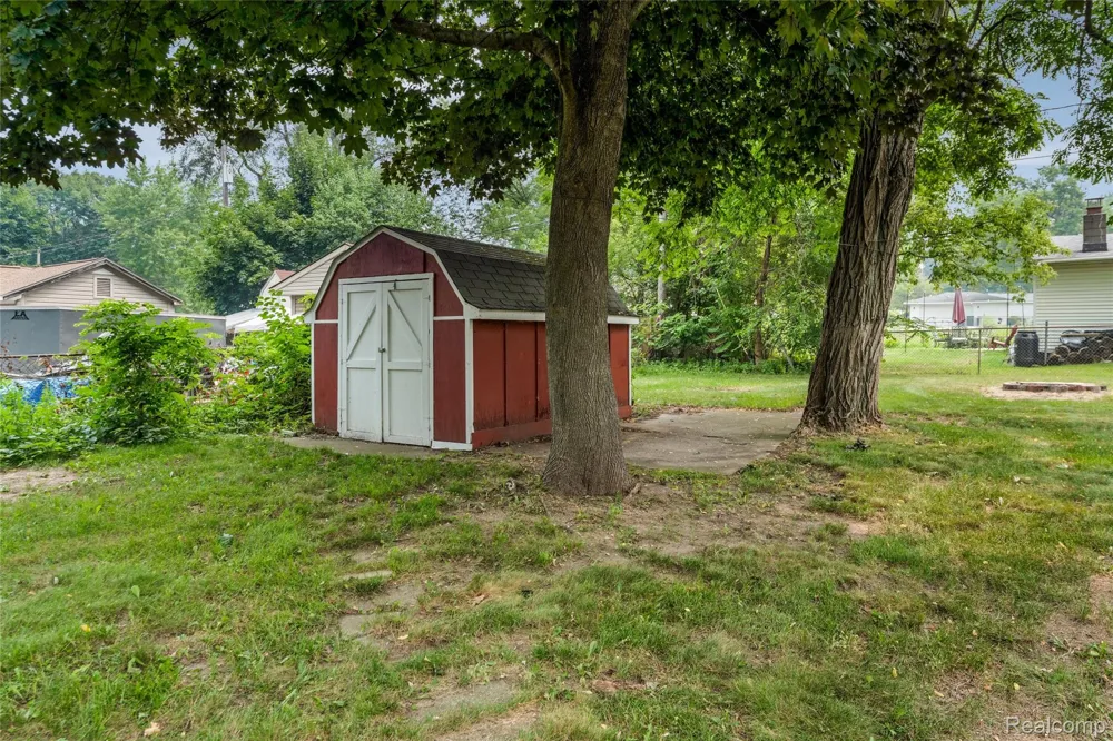 548 Oakland Street Orion Charter Township, MI 48362