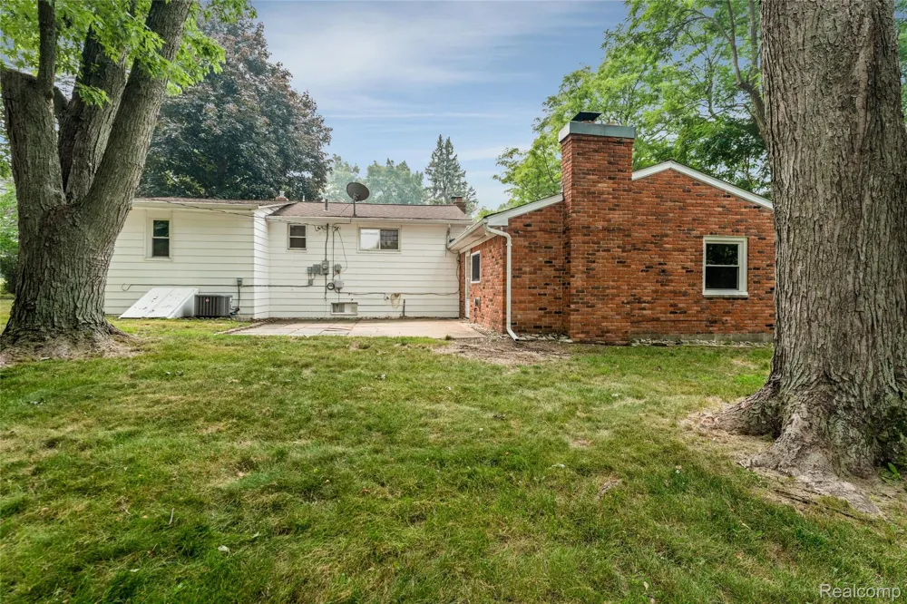 548 Oakland Street Orion Charter Township, MI 48362