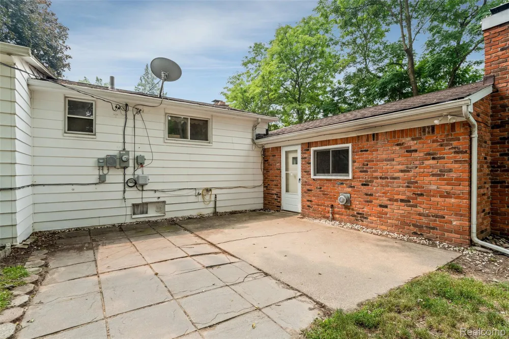 548 Oakland Street Orion Charter Township, MI 48362