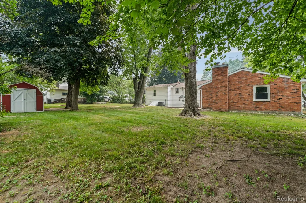 548 Oakland Street Orion Charter Township, MI 48362