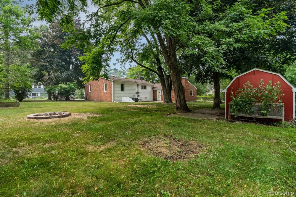 548 Oakland Street Orion Charter Township, MI 48362