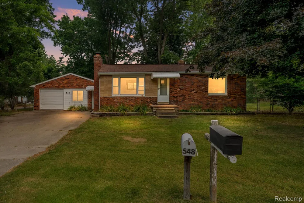 548 Oakland Street Orion Charter Township, MI 48362