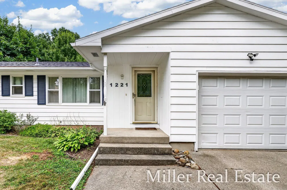1221 Hanover Street Hastings City, MI 49058