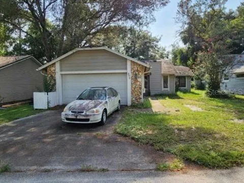 270 AMBERWOOD COURT