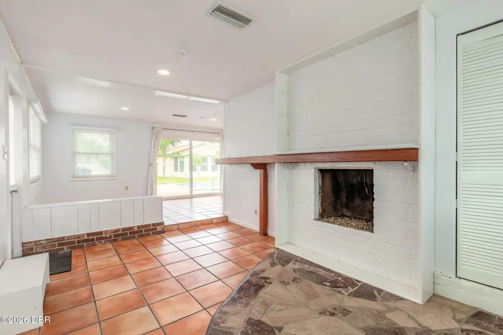 808 E 16th Avenue New Smyrna Beach, FL 32169
