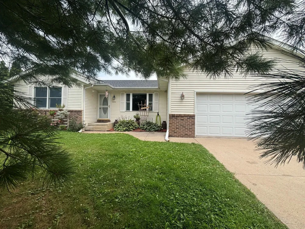 635 NW 6th Street NW Plainview, MN 55964