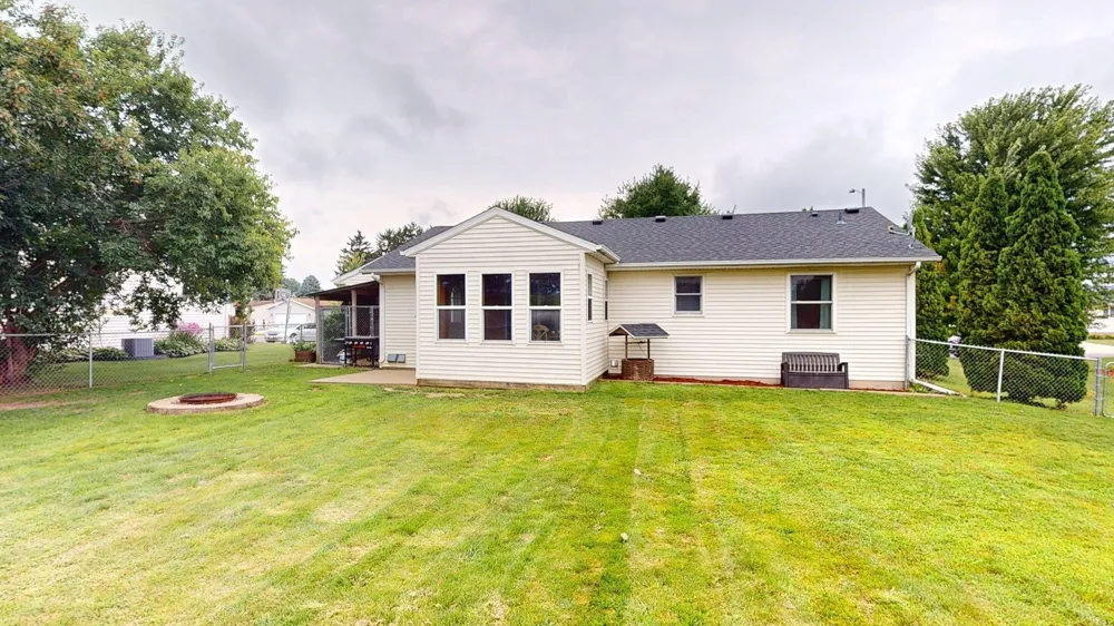 635 NW 6th Street NW Plainview, MN 55964