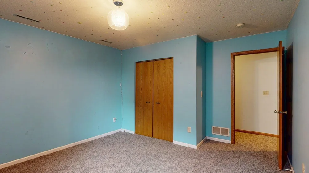 635 NW 6th Street NW Plainview, MN 55964