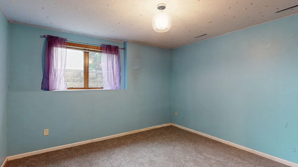 635 NW 6th Street NW Plainview, MN 55964